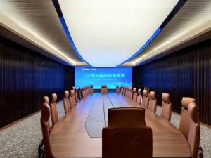 Application of LED small space display system in conference room