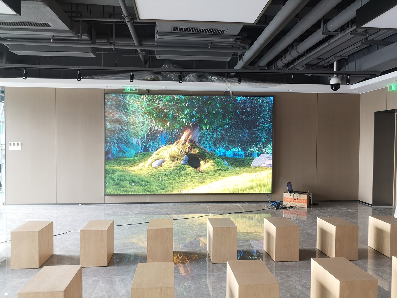 Kewei 4K High-definition P1.56 Fine Pitch LED Display